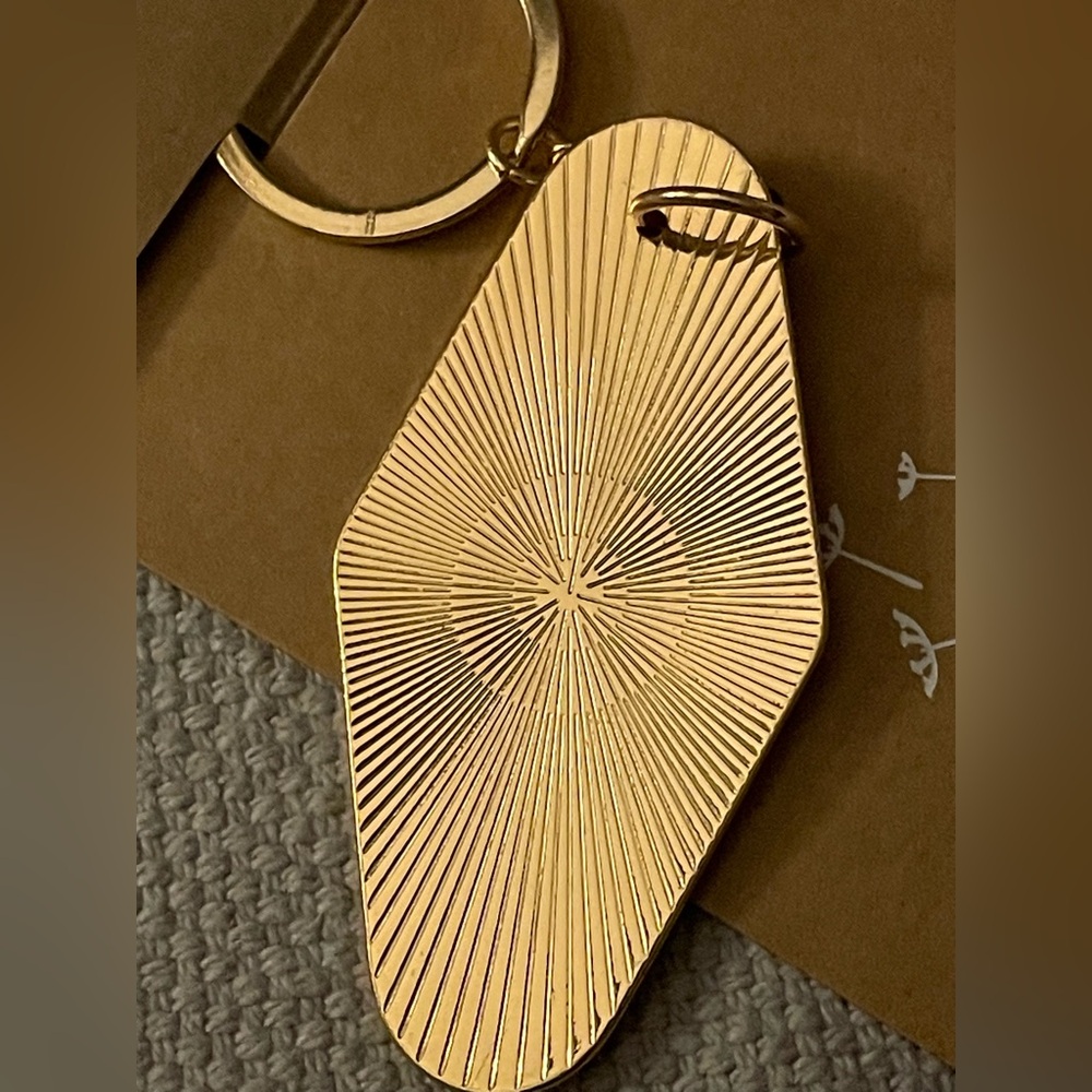 Keychain BNWT!! - Picture 3 of 5
